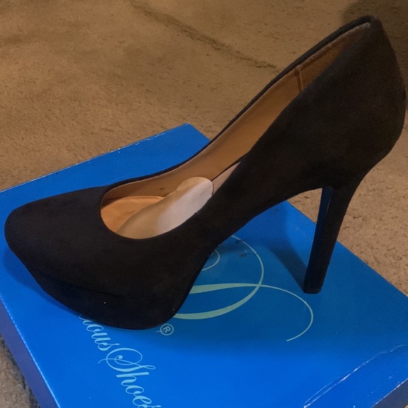 Heels - Picture 4 of 4